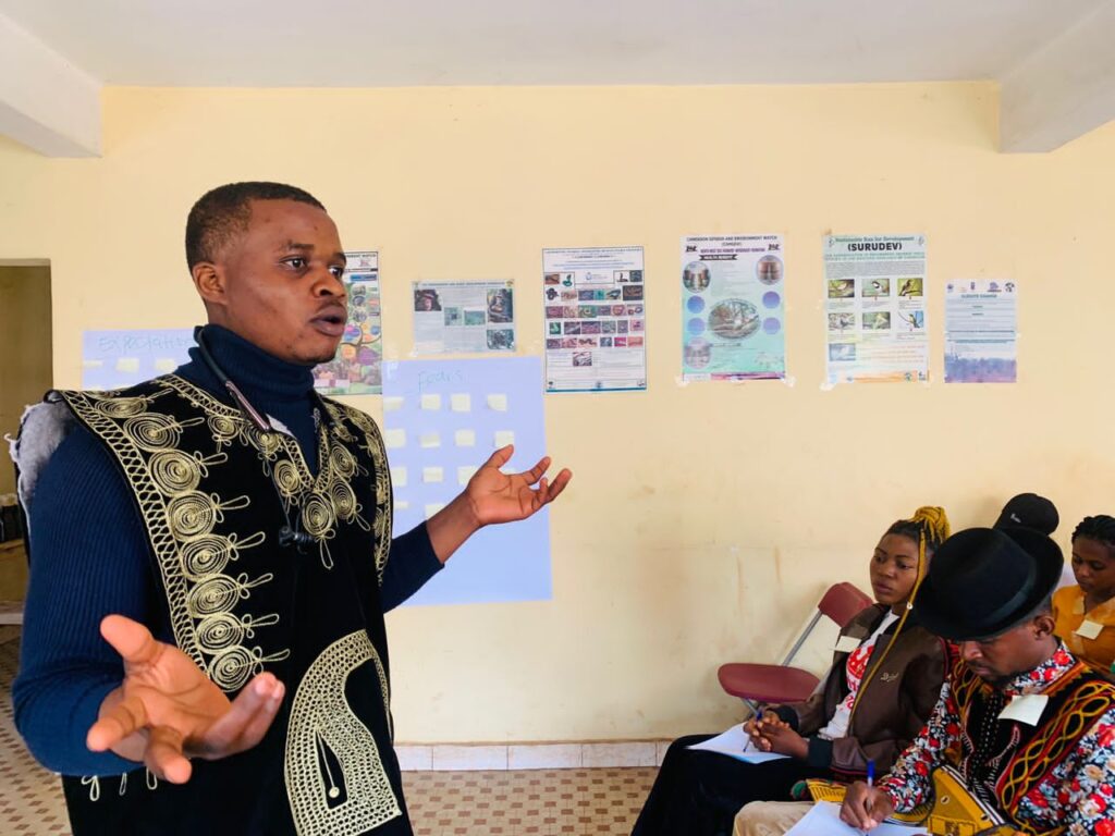 Nduku Louis Facilitating an introductory session for the training of peace weavers 2023