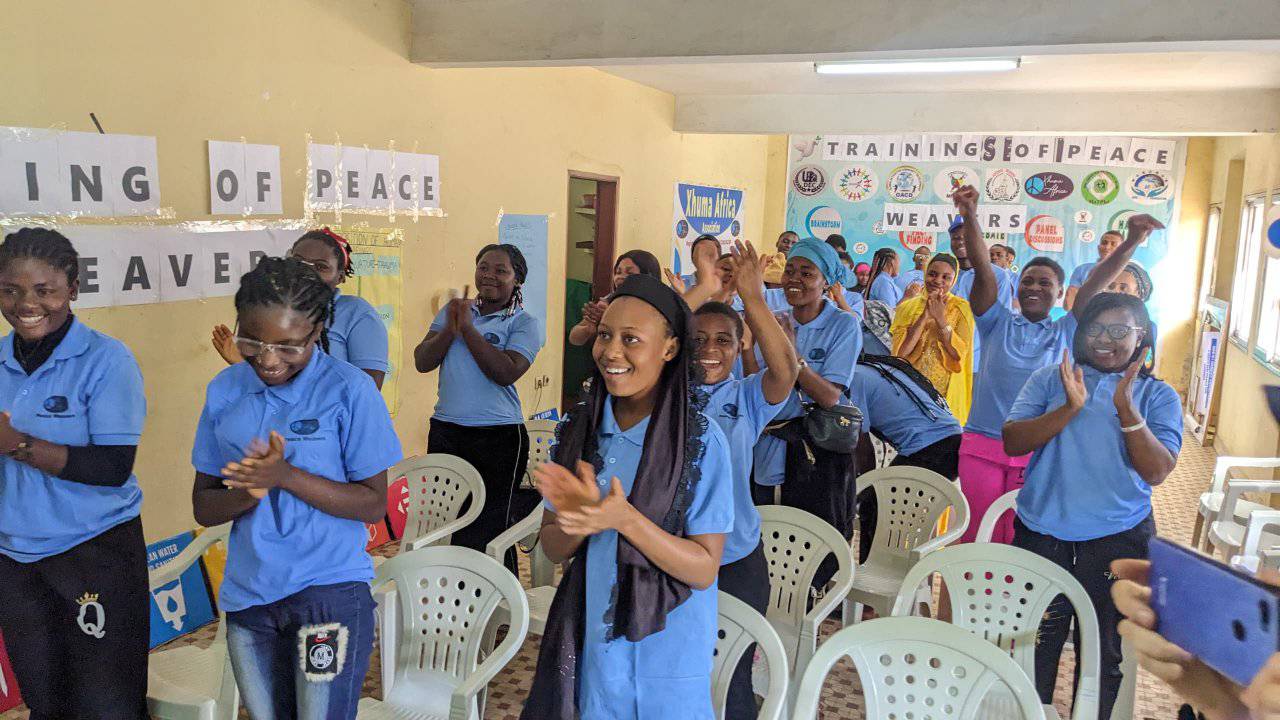 Session of the training of peace weavers